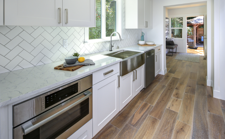 white kitchen backsplash